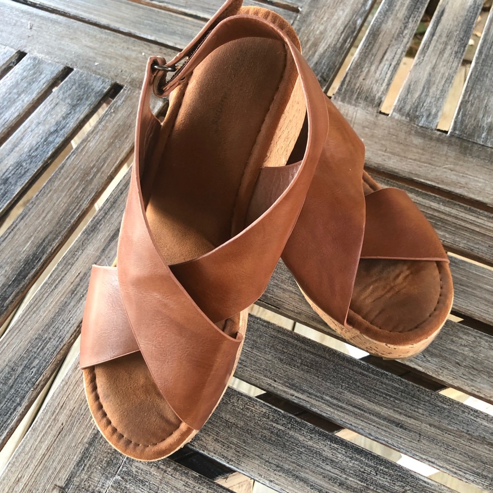 Pierre Dumas Brown Wedges • Women’s Size 10
